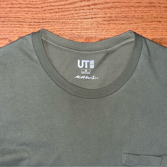 2016 KAWS x Uniqlo SS16 “XX” Pocket Olive Green T-Shirt - Size Medium - Picture 4 of 6